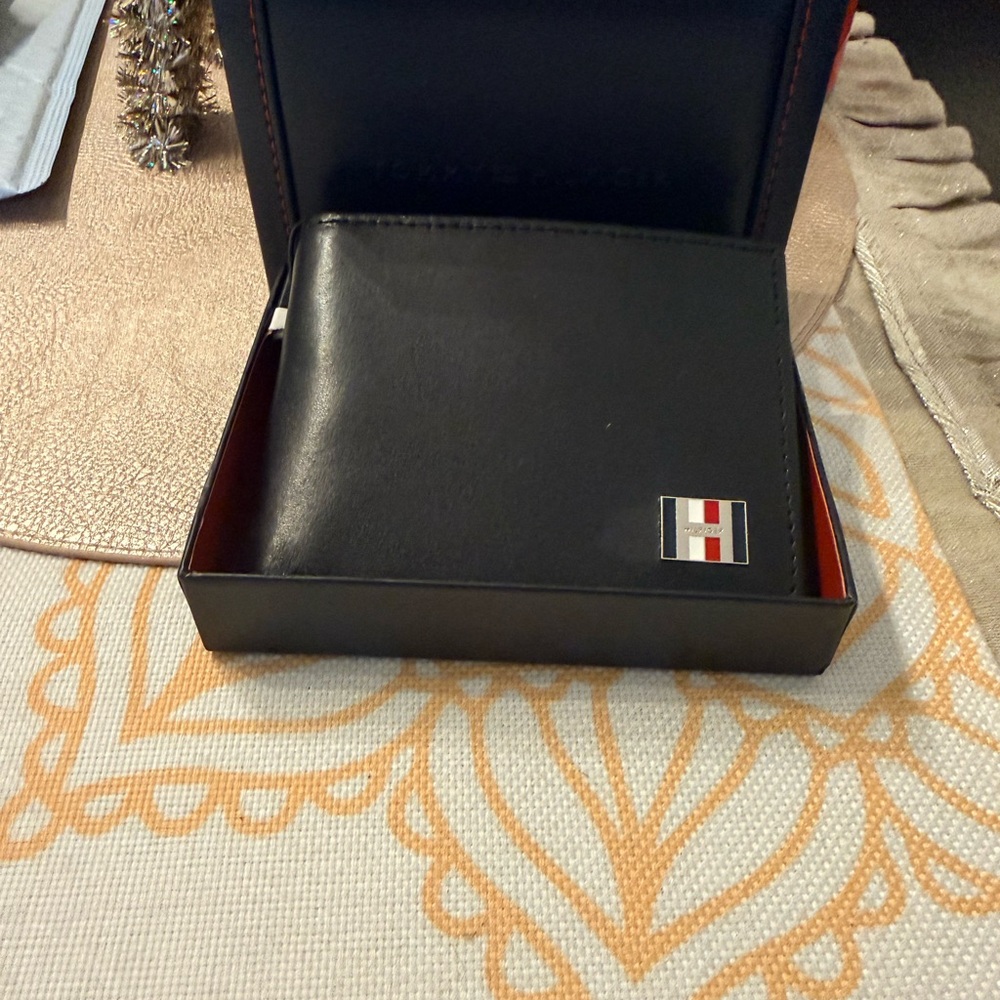 Tommy Hilfiger Black Leather Wallet with Flag Accent